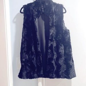 Jack BB Dakota faux fur black vest